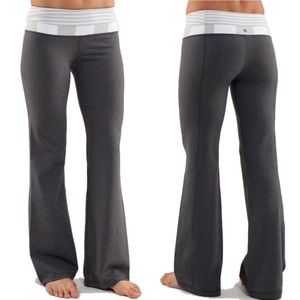 Lululemon • Coal Grey Multi Stripe Groove Legging